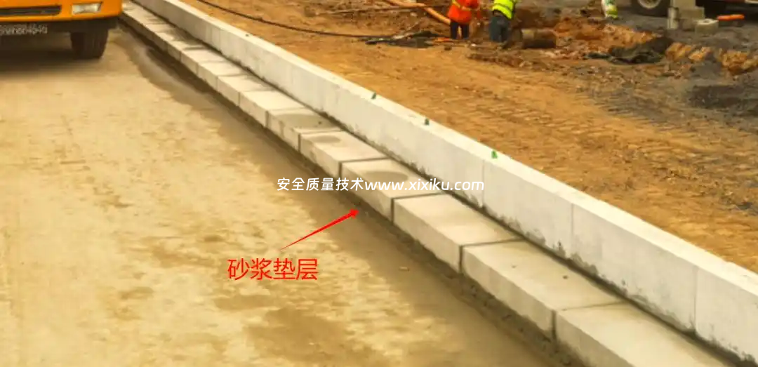 市政道路侧平石与侧石混凝土靠背的施工工艺解析-安全质量技术知识